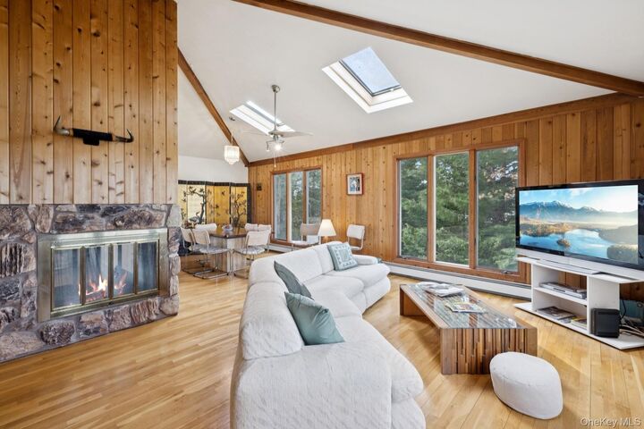 Property Photo:  10 Harbor Road  NY 11946 