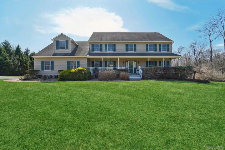 Property Photo:  1 Boxwood Lane  NY 12549 