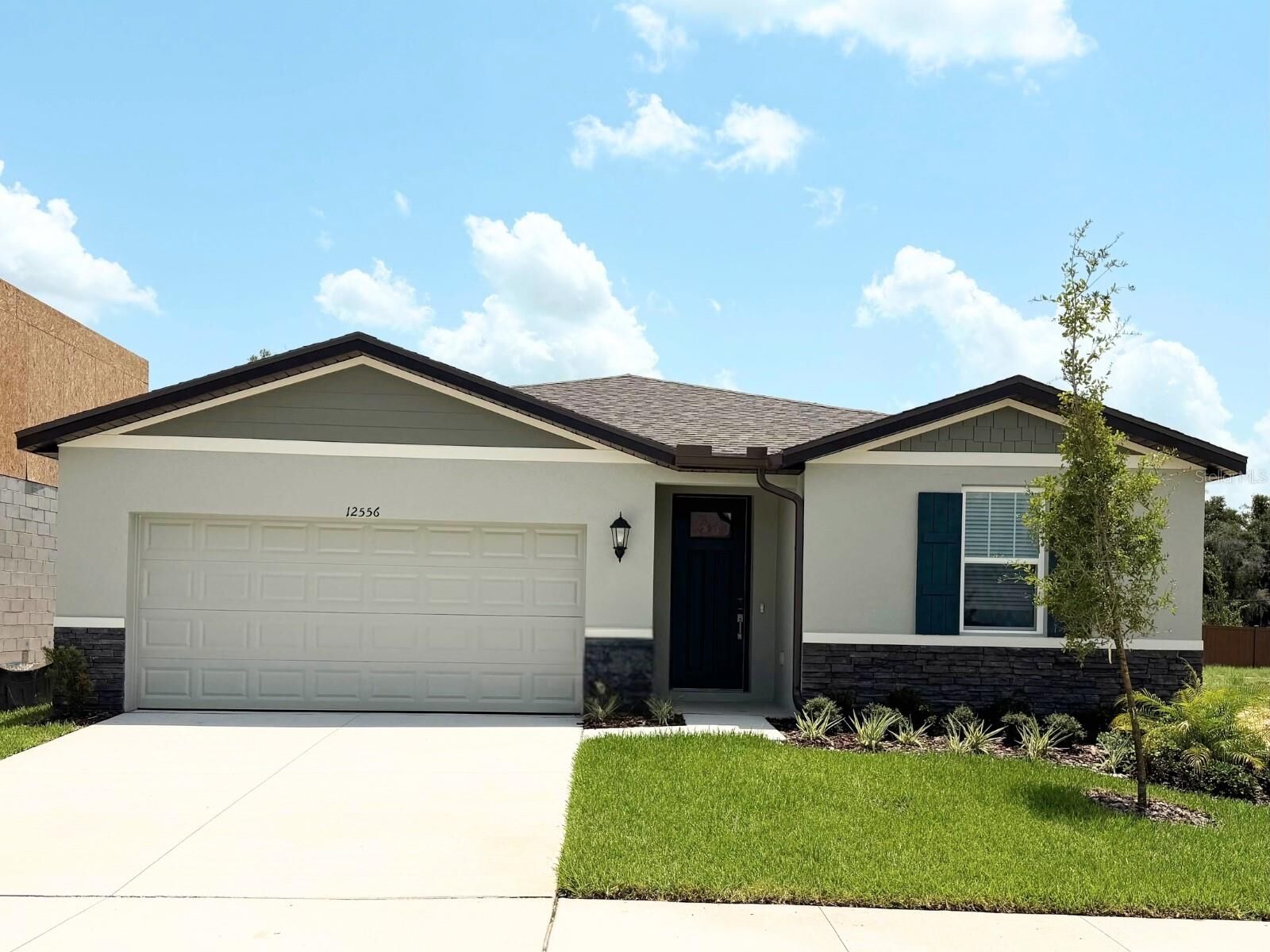 Property Photo:  12556 Homeland Drive  FL 33525 