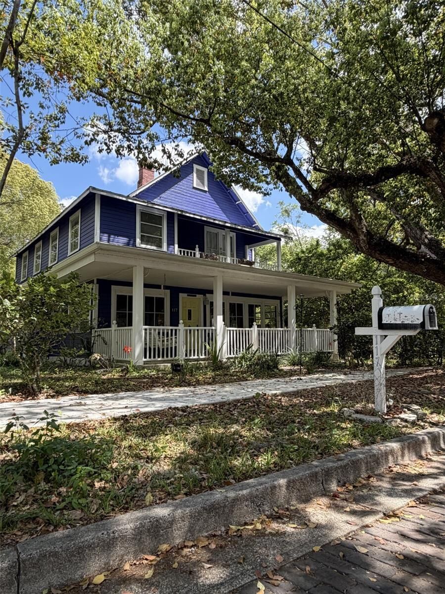 Property Photo: 117 S Brooksville Avenue FL 34601