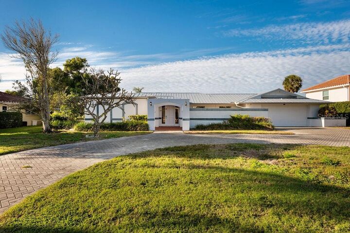 Property Photo:  561 Birdie Lane  FL 34228 