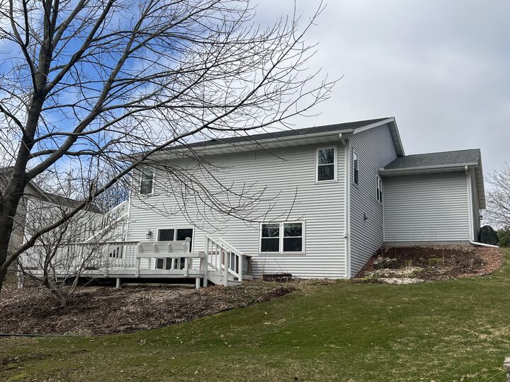 Property Photo:  1407 Villa Park Ct  WI 53090 