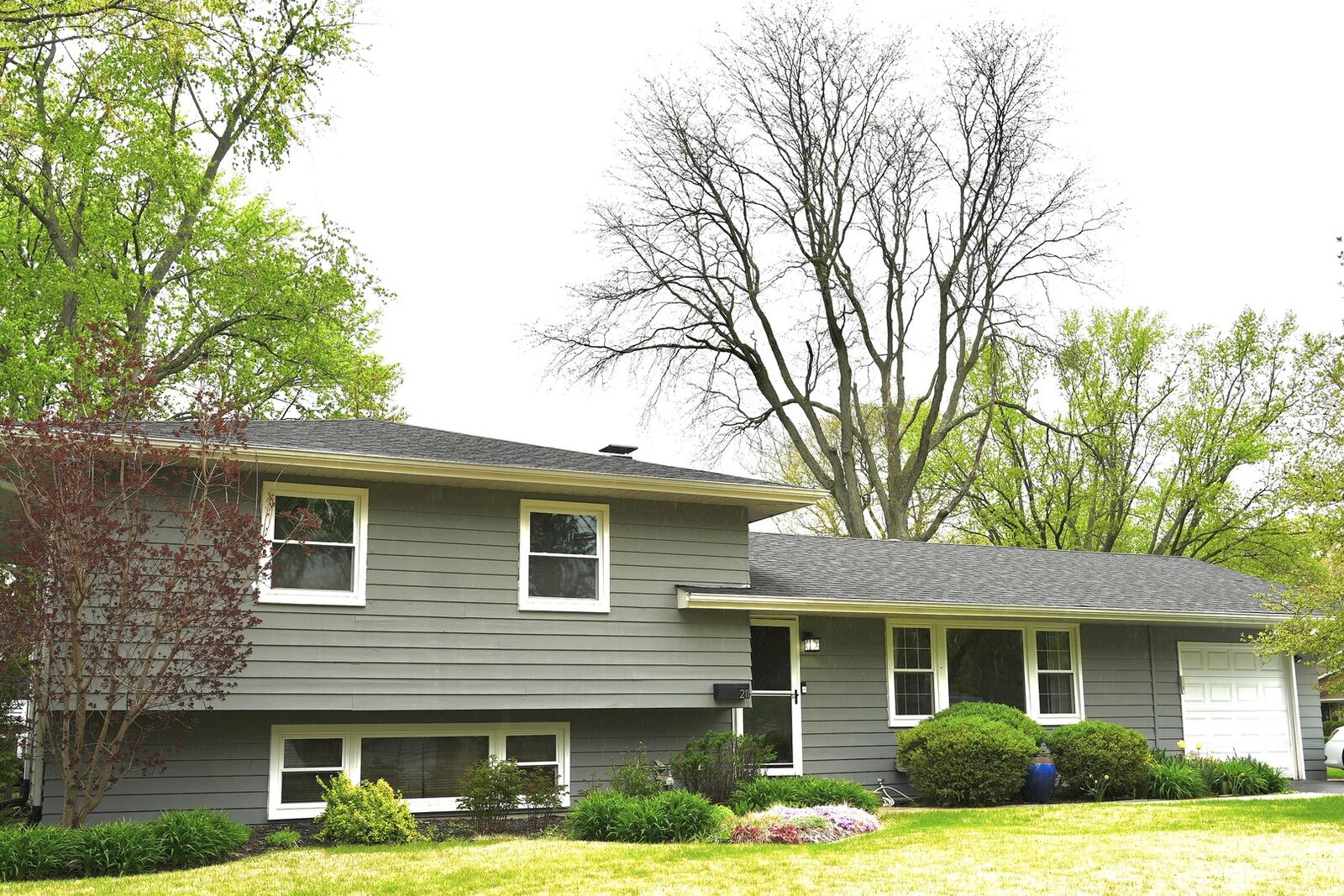 Property Photo: 211 Sandalwood Drive IL 60540