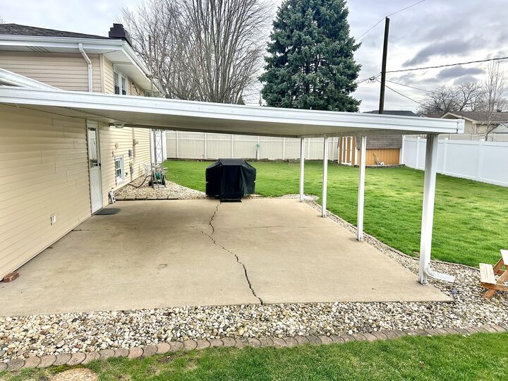 Property Photo: 621 Bethel Drive IL 60435