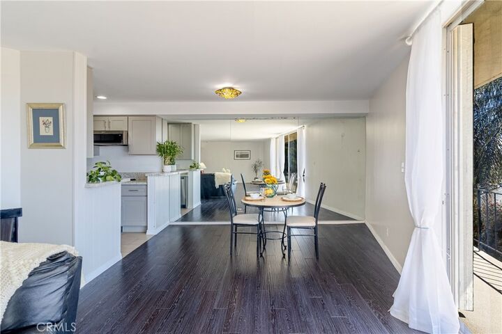 Property Photo:  2260 N North Cahuenga Boulevard 302  CA 90068 