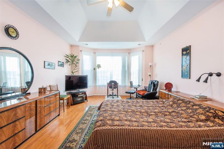 Property Photo:  9 Cliff Road  NJ 07424 