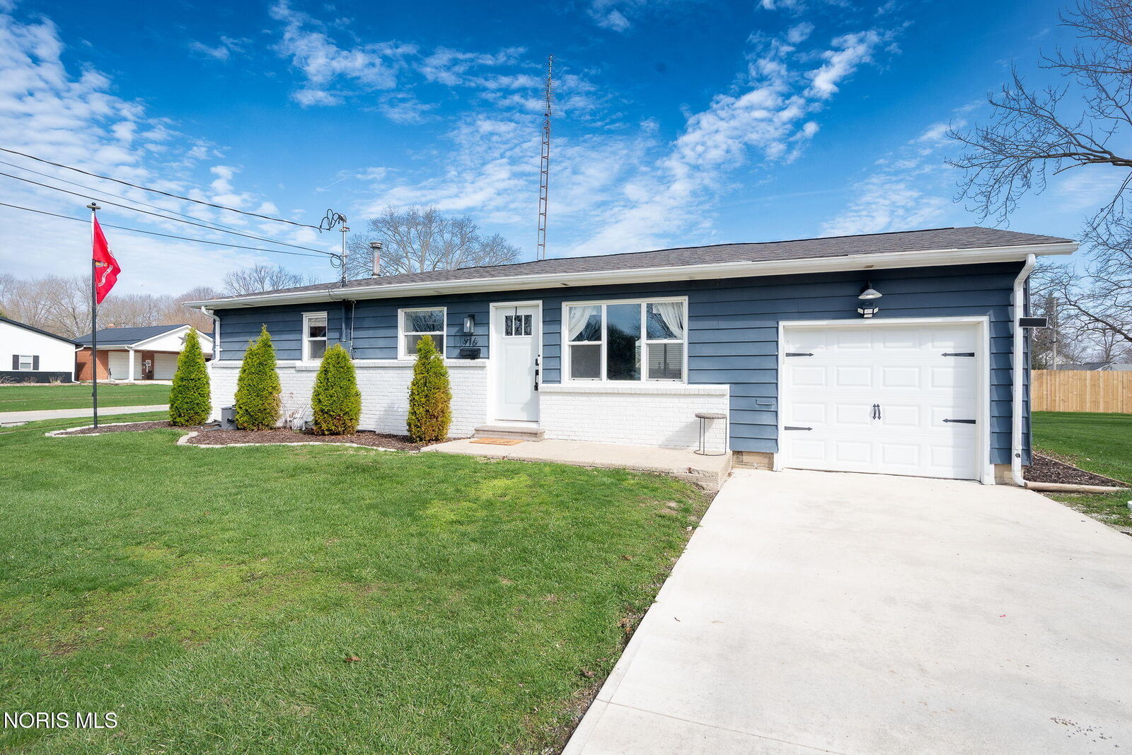 Property Photo:  916 Navarre Avenue  OH 43506 