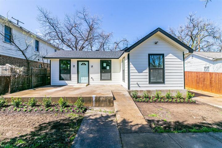 Property Photo:  921 S Waverly Drive  TX 75208 