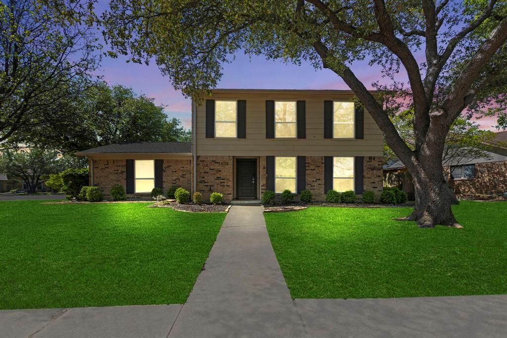 Property Photo: 2604 Fallcreek Drive TX 75006