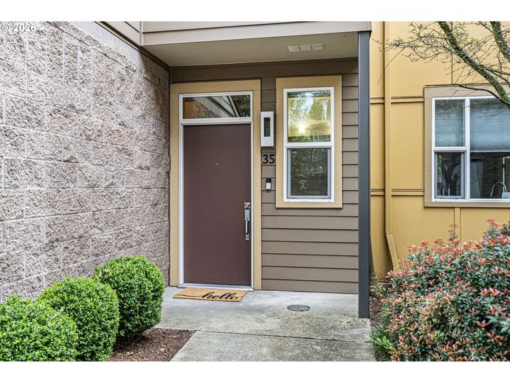 Property Photo:  327 Rustic Pl 35  OR 97401 