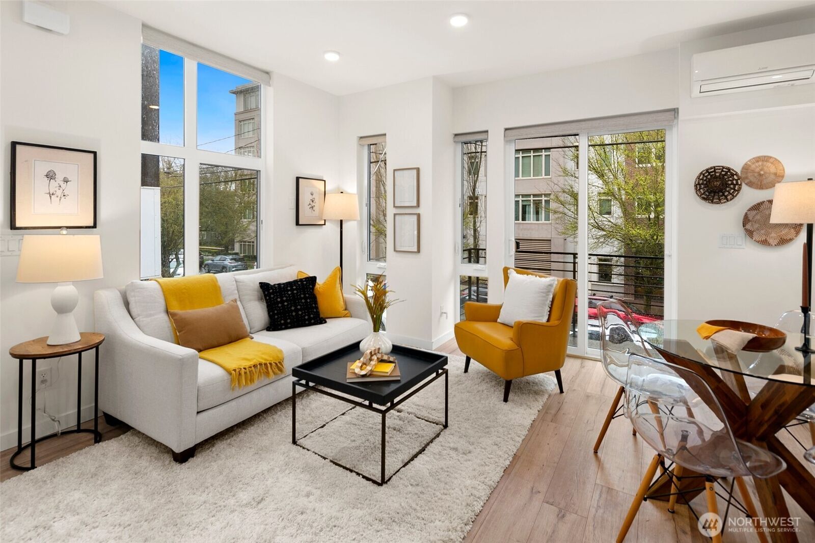 Property Photo:  109  22nd Avenue E F  WA 98112 