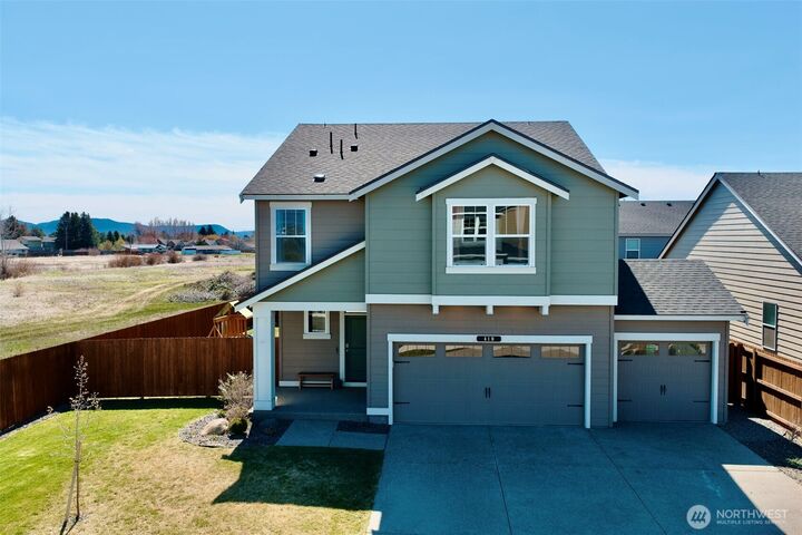 Property Photo:  410  W 26th Ave  WA 98926 