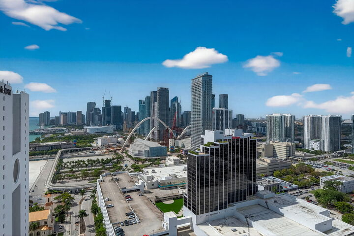 Property Photo:  1750 N Bayshore Drive 3706  FL 33132 