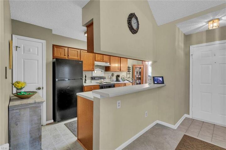 Property Photo:  862 Gleneagles Dr  VA 23602 