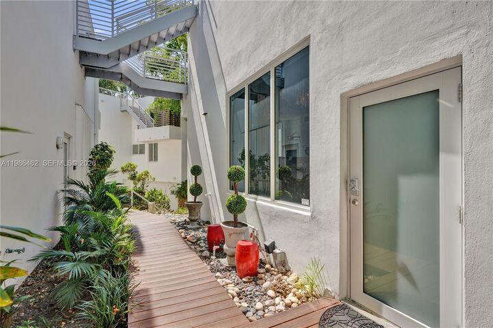 Property Photo:  3126 Center St 8  FL 33133 