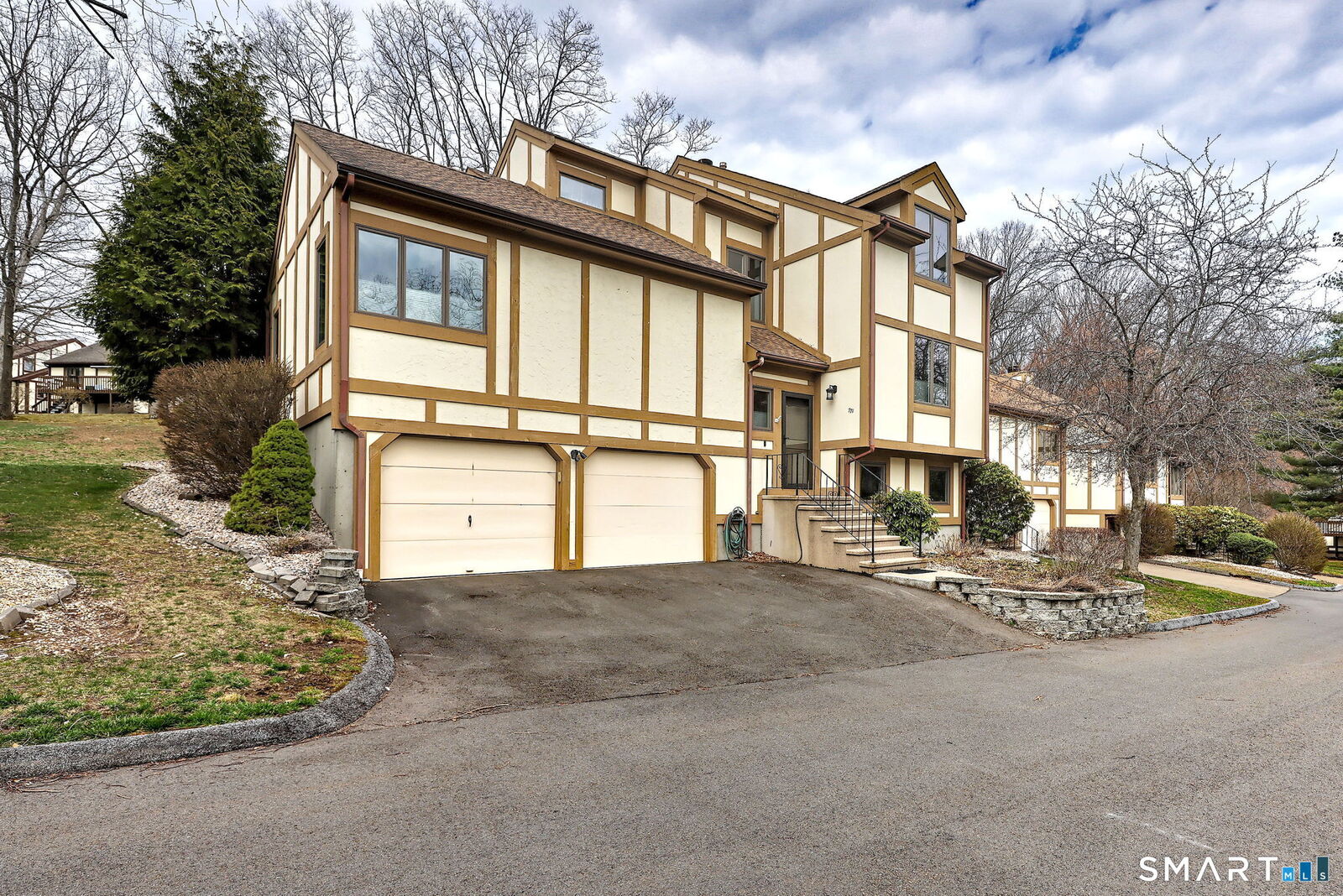 Property Photo:  690 Forest Road 771  CT 06516 