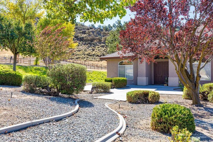 Property Photo:  26450 Cumberland Road  CA 93561 