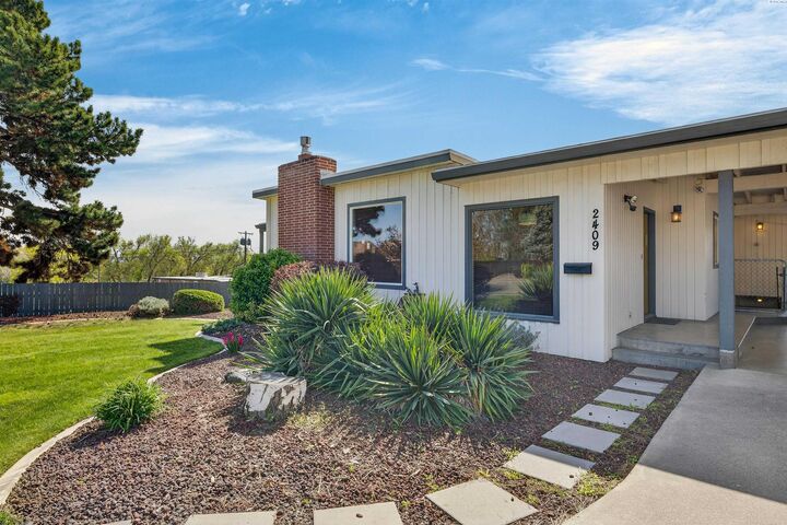 Property Photo:  2409 W Albany Avenue  WA 99336 