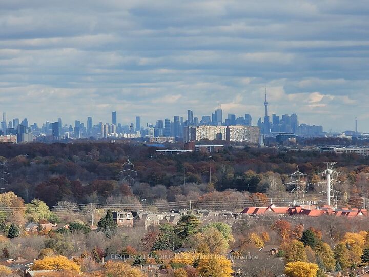 Property Photo:  2520 Eglinton Avenue W 1016  ON L5M 0Y4 