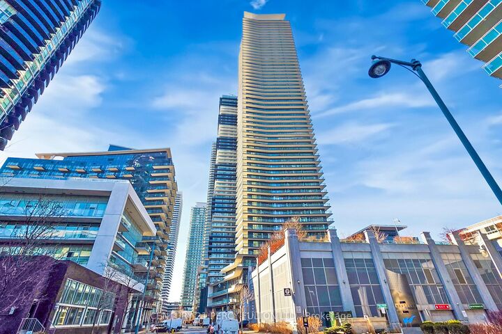 Photo de la propriété:  38 Annie Craig Drive W 1907  ON M8V 0G9 