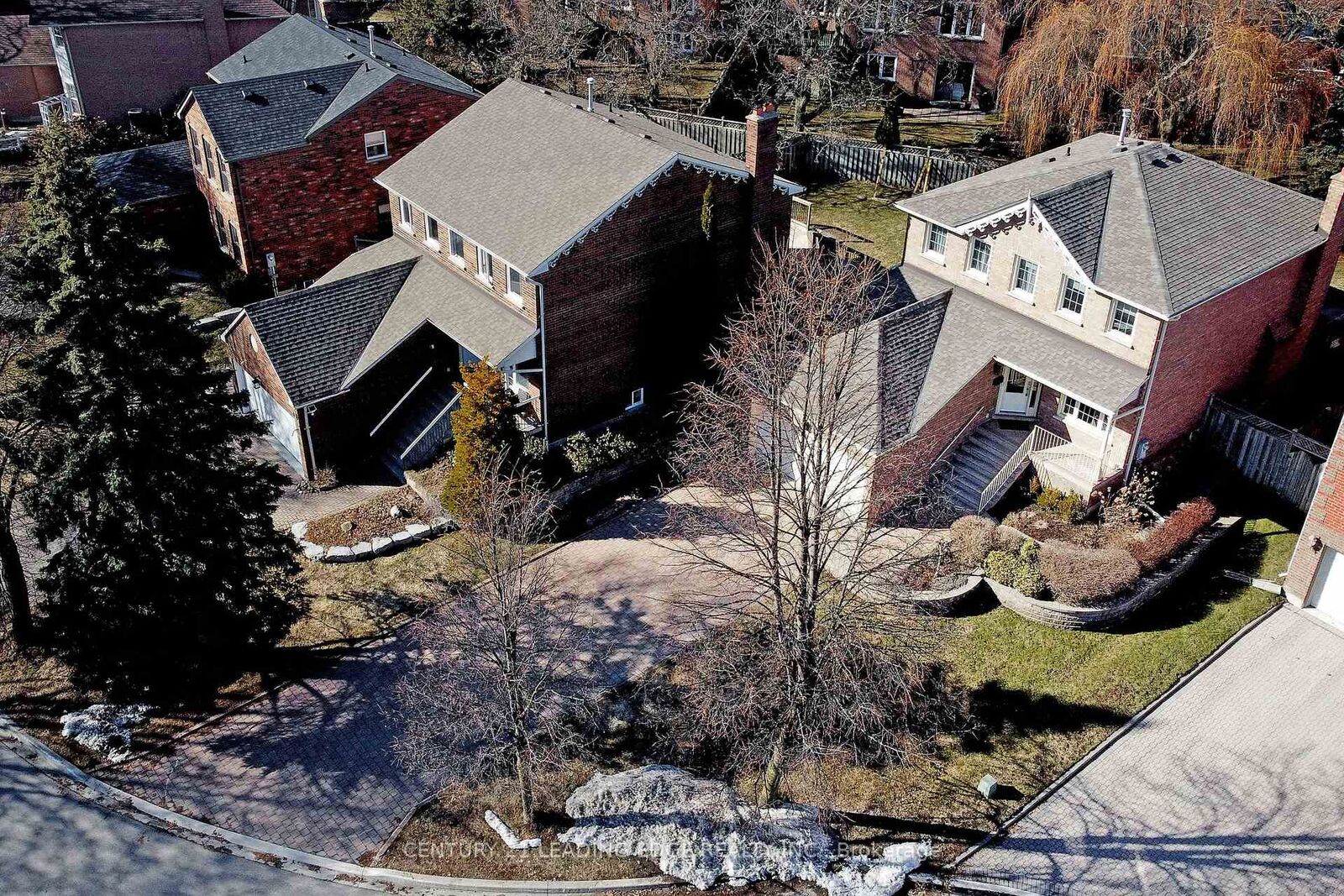 Property Photo:  19 Berkeley Court  ON L3R 6M4 