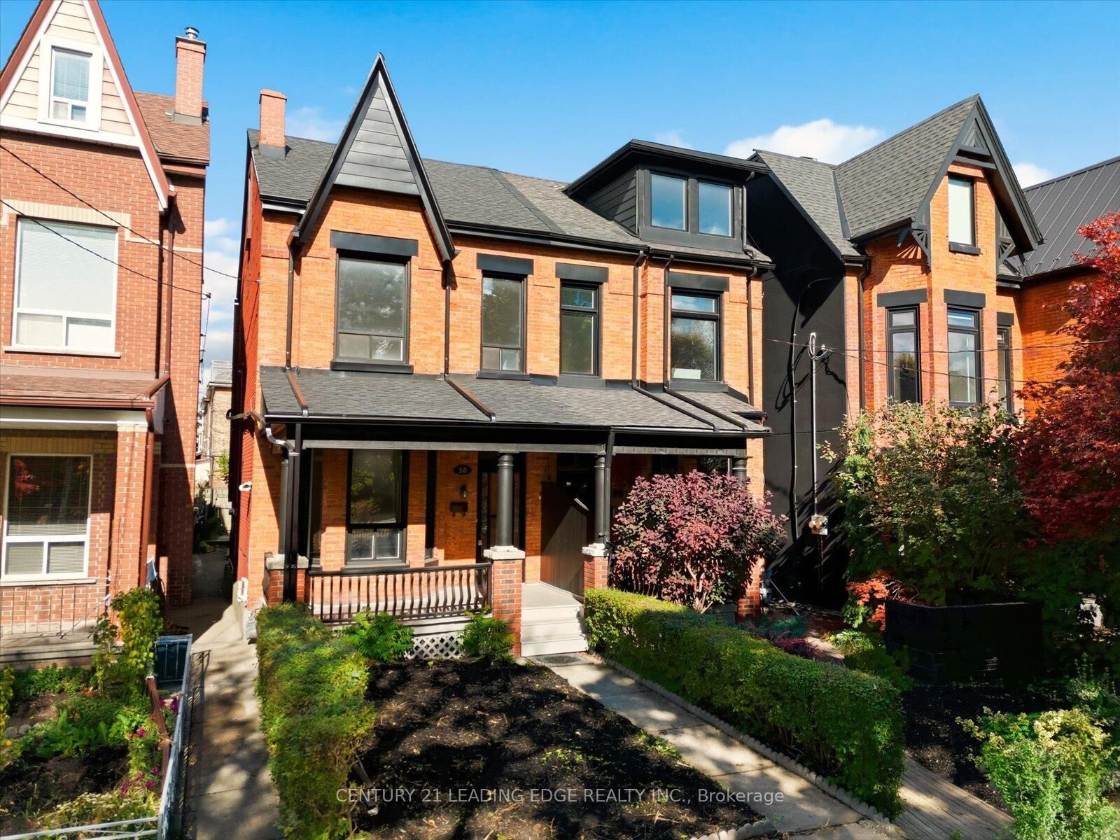 Photo de la propriété: 30 Ulster Street ON M5S 1E3