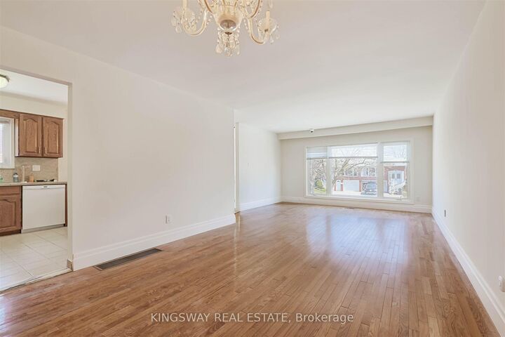 Property Photo: 184 Edmonton Drive ON M2J 3X5