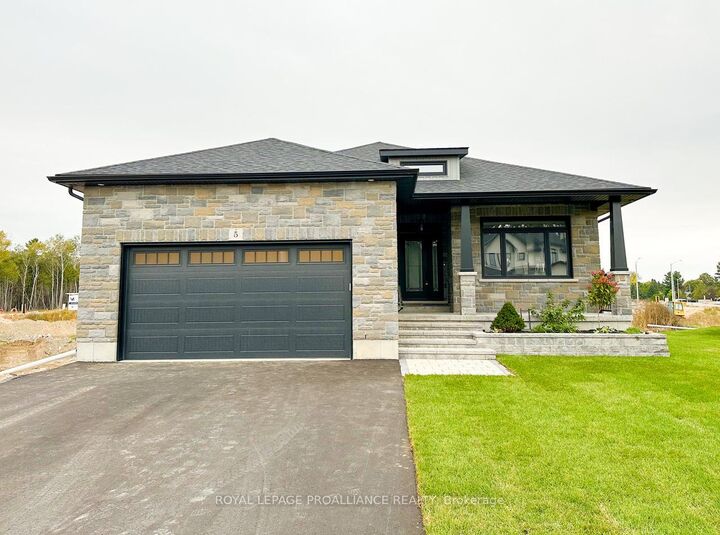 5 Mackenzie John Crescent — photo 1