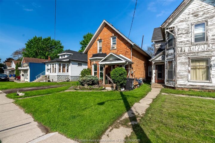 Property Photo: 215 Grand Avenue East ON N7L 1W3