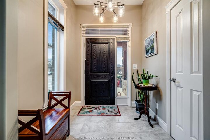 Property Photo:  33 Robin Court  ON N9Y 0E1 