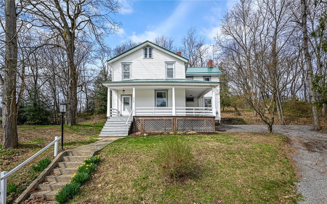 Property Photo:  3261 Wexford Rd  PA 15044 