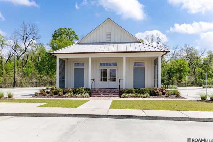 Property Photo: 13857 Golden Holly Ln LA 70810