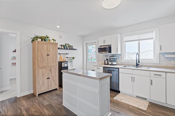 Property Photo:  7 Acorn Avenue  MB R5G 2V5 