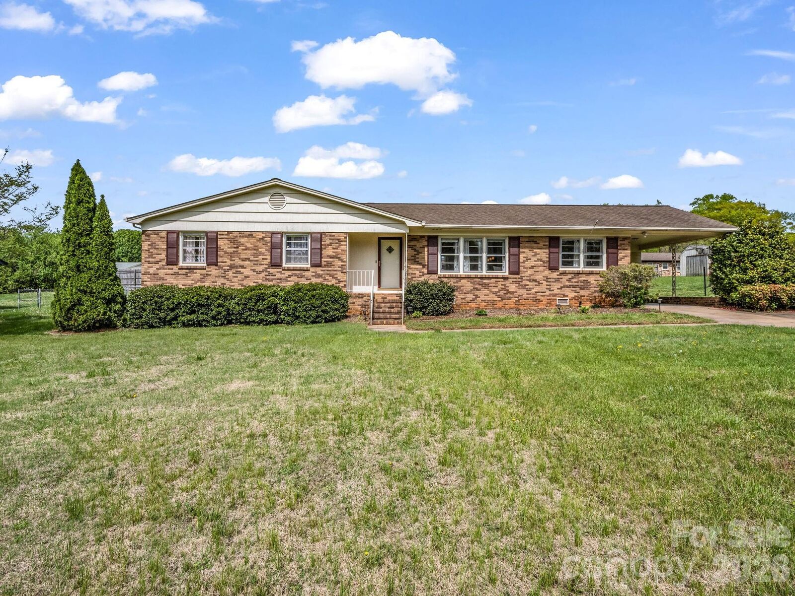 Property Photo:  810 Surry Drive  NC 28152 