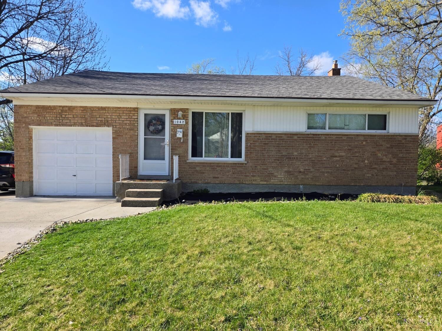 Property Photo:  1042 Hollytree Drive  OH 45231 