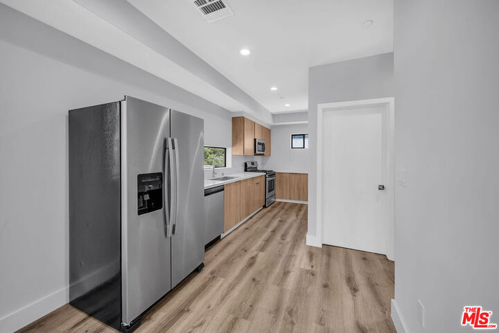 Property Photo: 1218 1/2 Magnolia Ave CA 90006