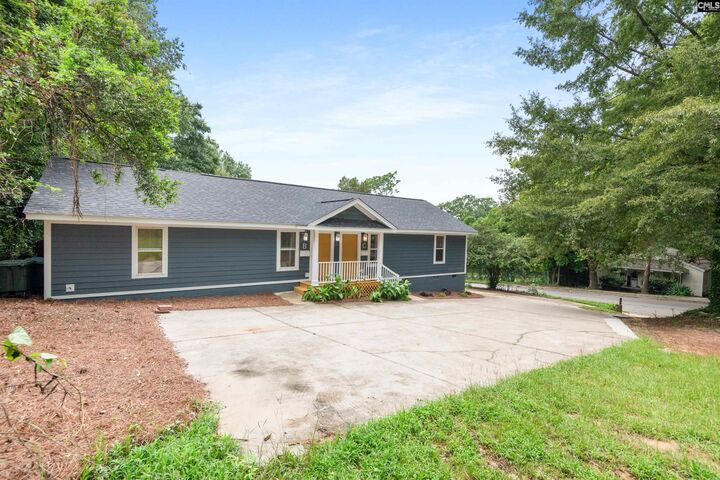 Property Photo:  907 Beaufort B  SC 29201 