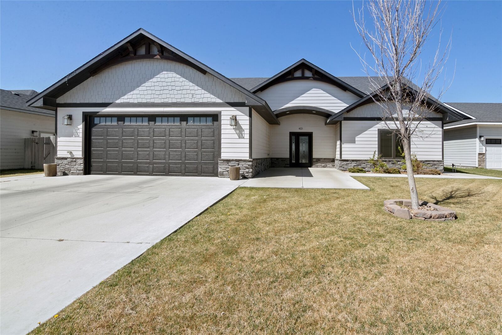 Property Photo:  401 Park View Drive  KS 67846 