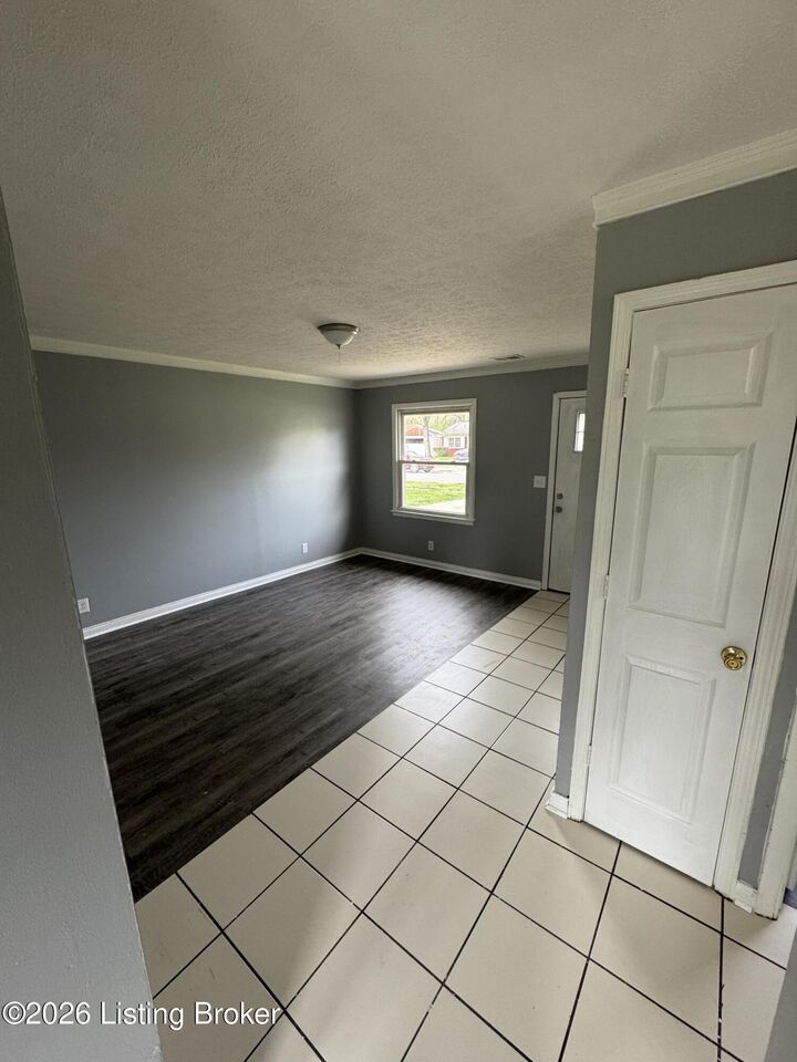 Property Photo: 4508 Plane Tree Dr KY 40219