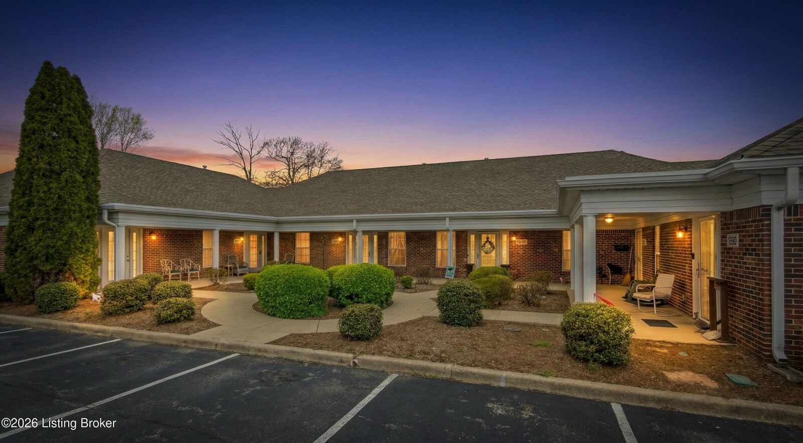 Property Photo:  8204 Delta Cir  KY 40228 