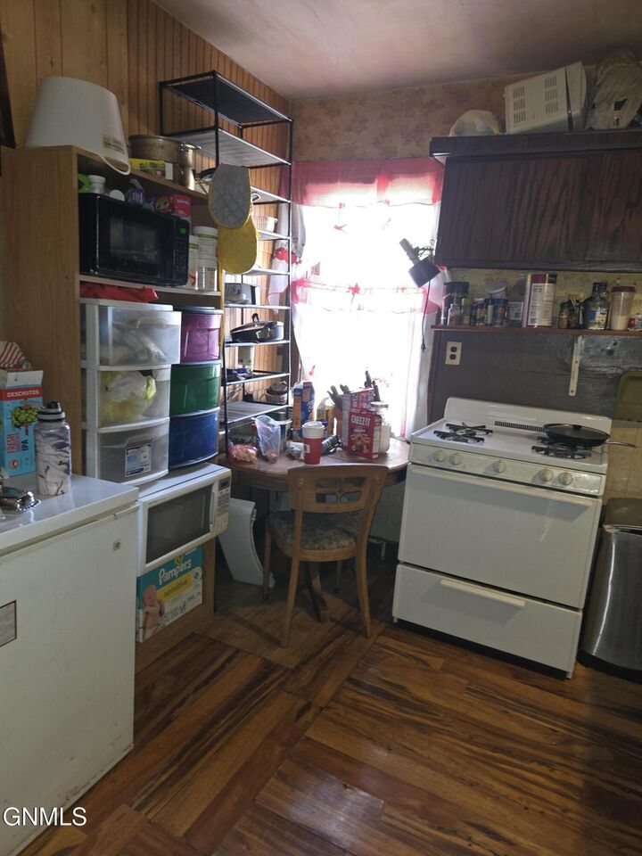 Property Photo:  112 4th Street S  ND 58631 