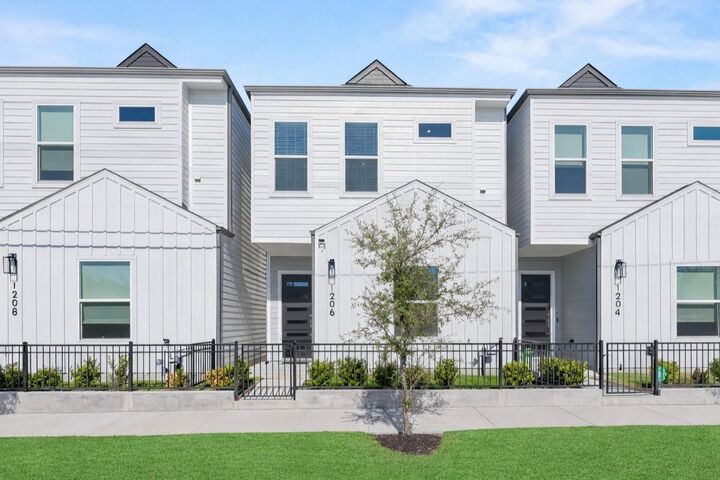 Property Photo:  1206 Prince Street  TX 77008 