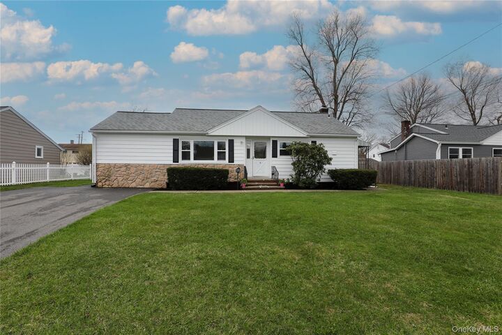 Property Photo:  11 Mountain View Avenue  NY 12477 