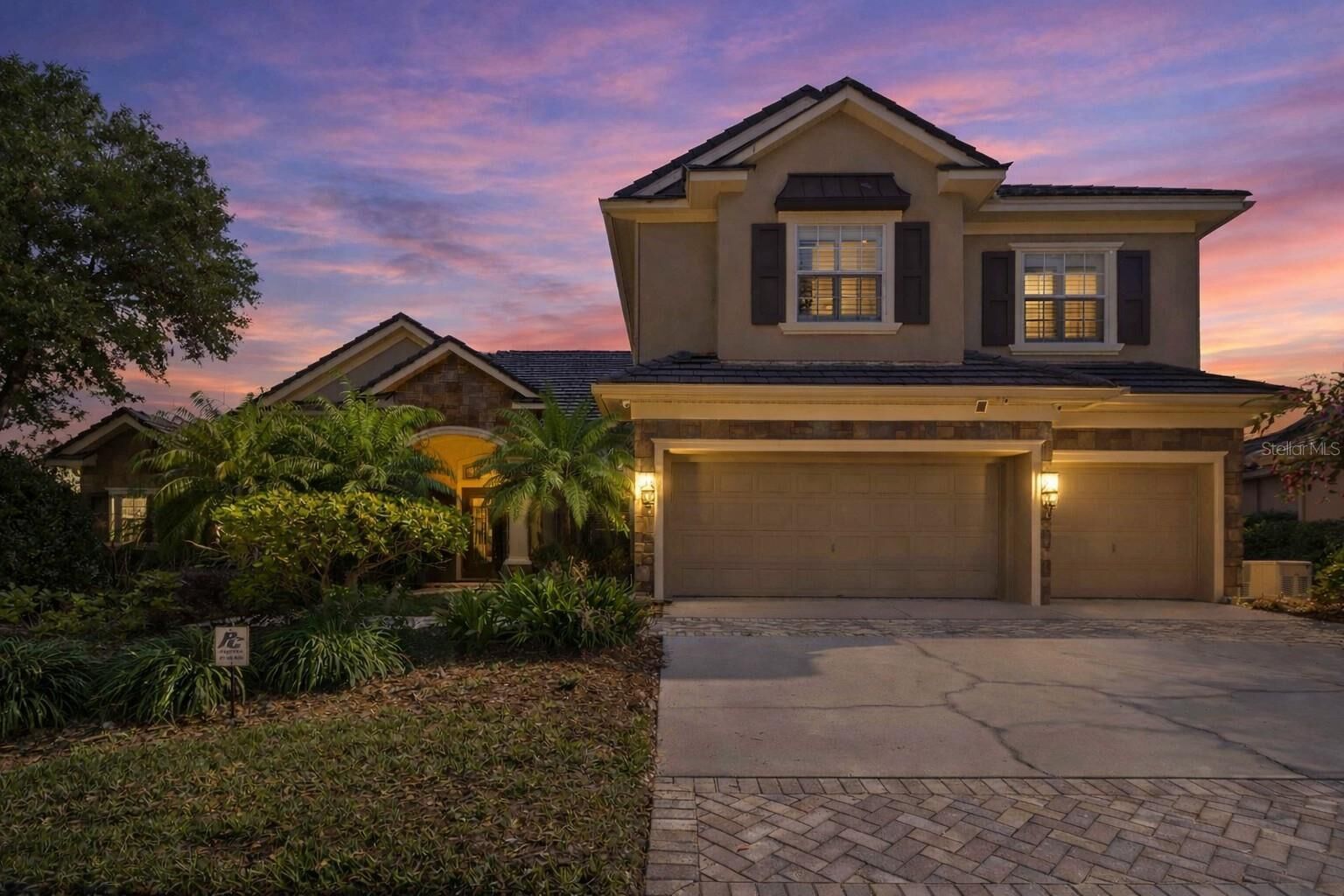 Property Photo: 15108 Kestrelglen Way FL 33547