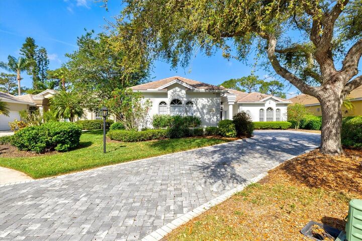 Property Photo:  7857 Wilton Crescent Circle  FL 34201 