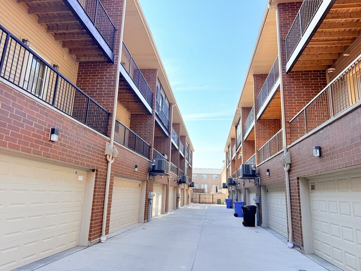 Property Photo: 3238 S Shields Avenue IL 60616