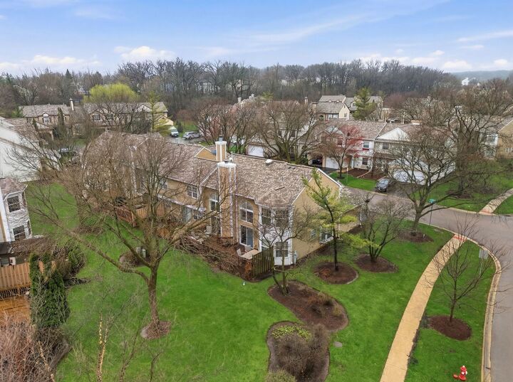 Property Photo: 450 Ascot Lane IL 60107