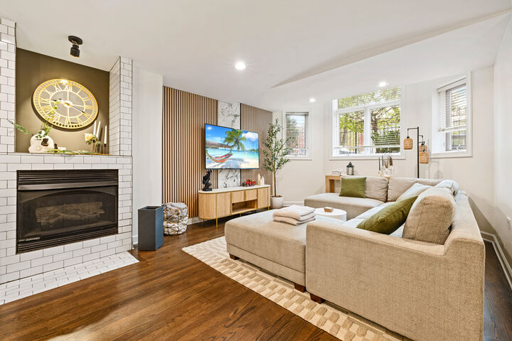 Property Photo:  2625 N Ashland Avenue 1B  IL 60614 