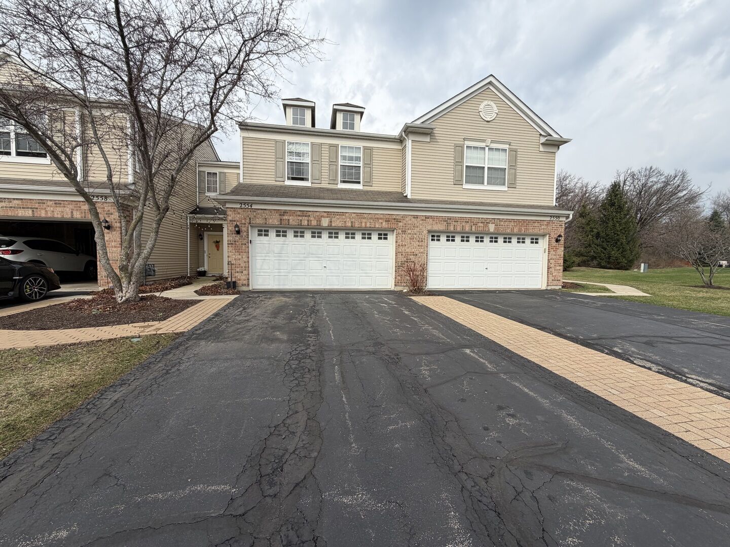 Property Photo:  2554 Evergreen Circle 2554  IL 60050 