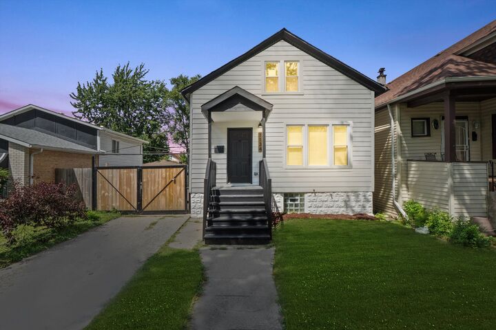 Property Photo:  1134 W 104th Street  IL 60643 
